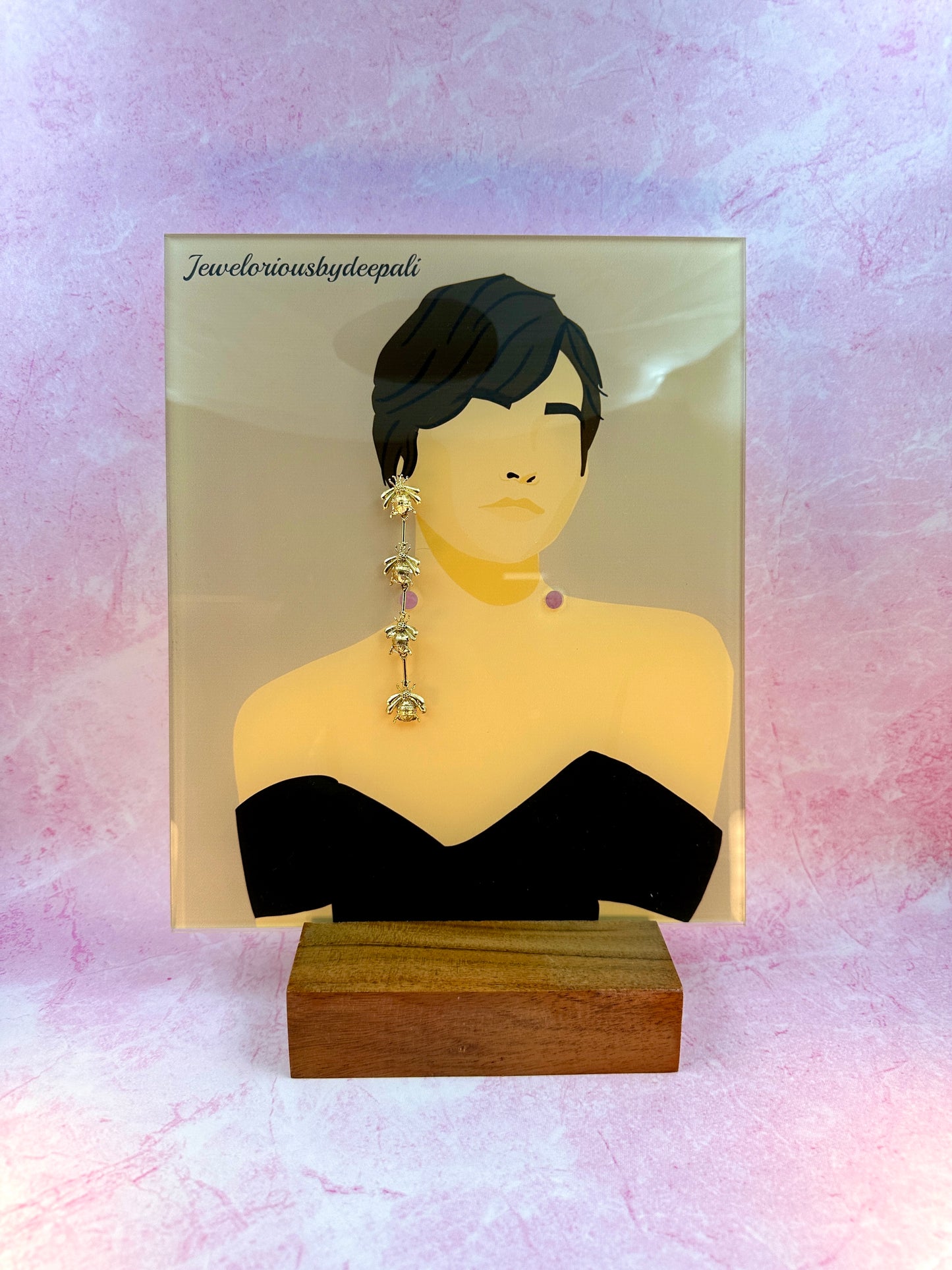 Ear - Gold Bee Long Hanging