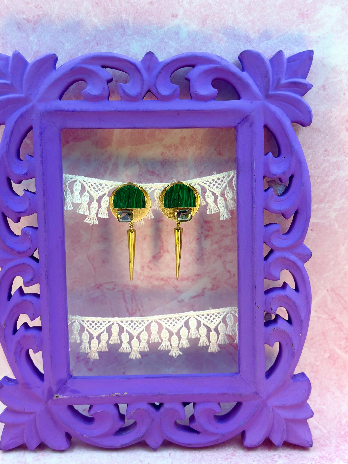 Gold Circle Green Stone With Gold Hanging