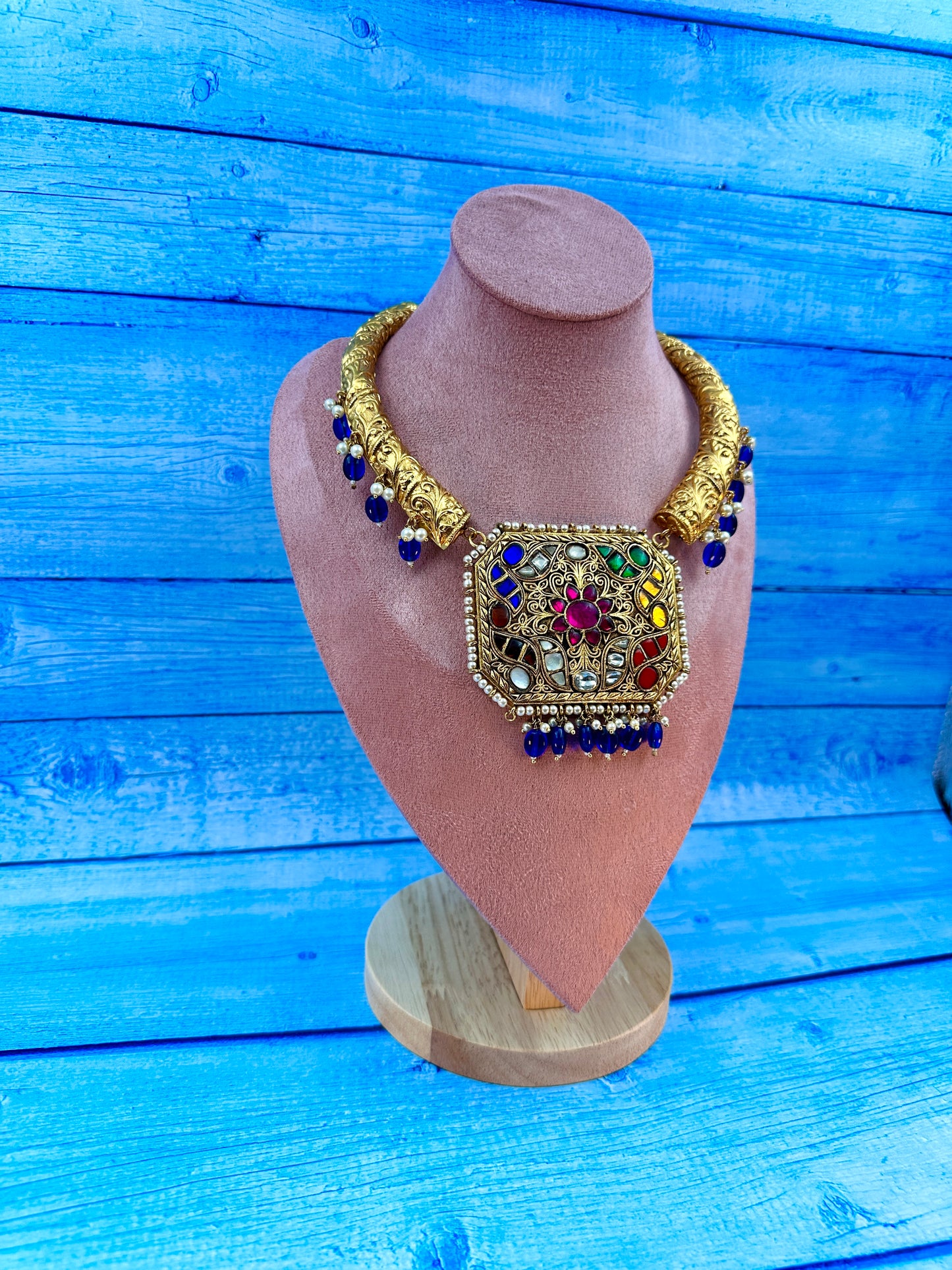 Gold Hasli With Pink Kundan Work