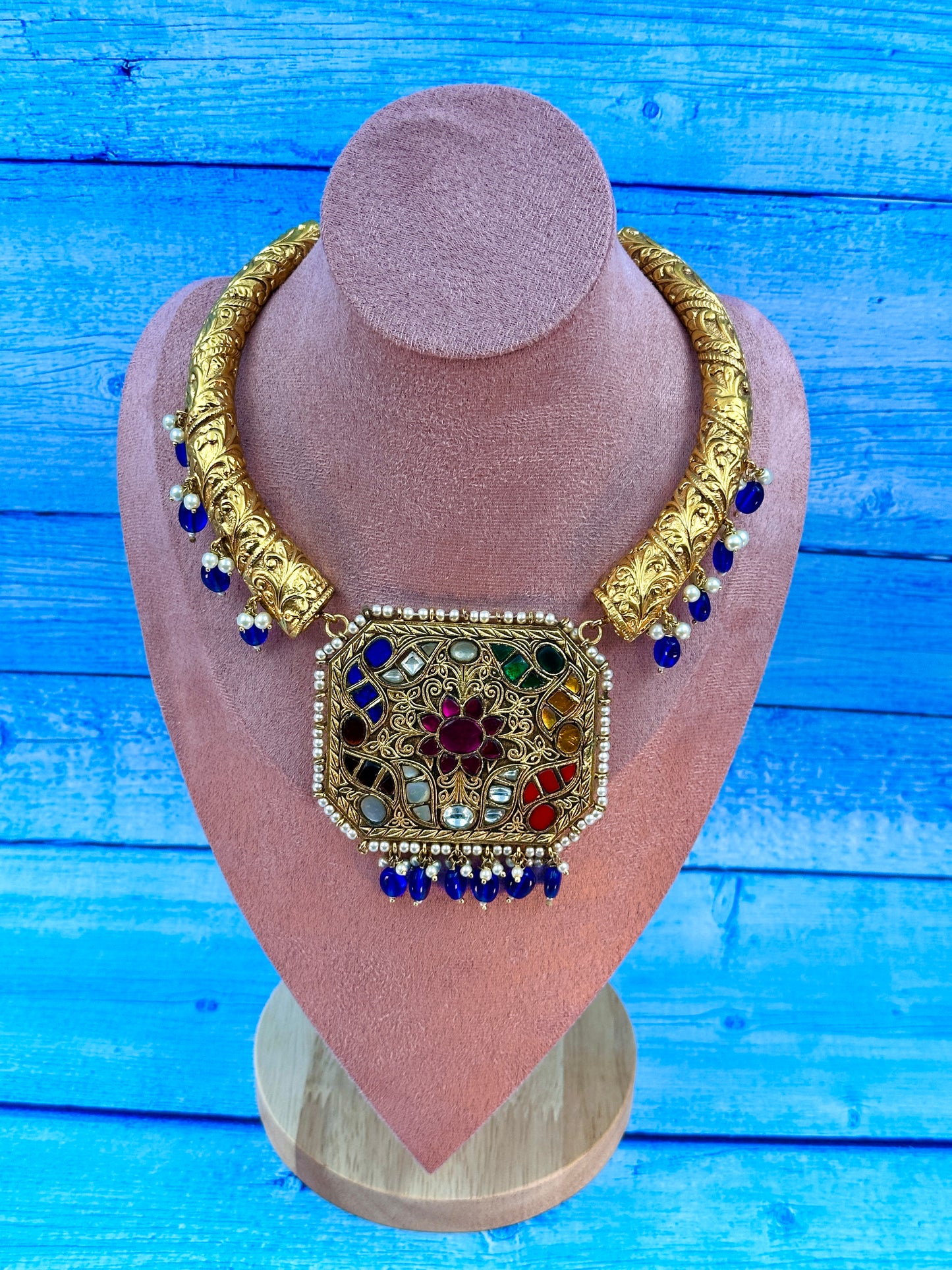Gold Hasli With Pink Kundan Work