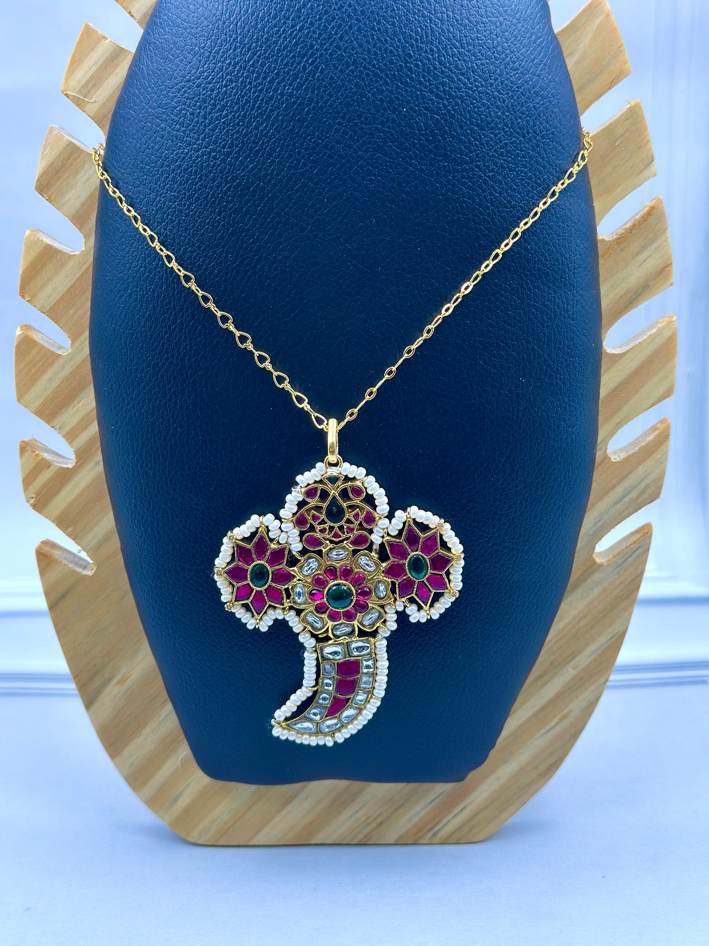 Multicolour Flower Kundan Pendant With Pearl Border