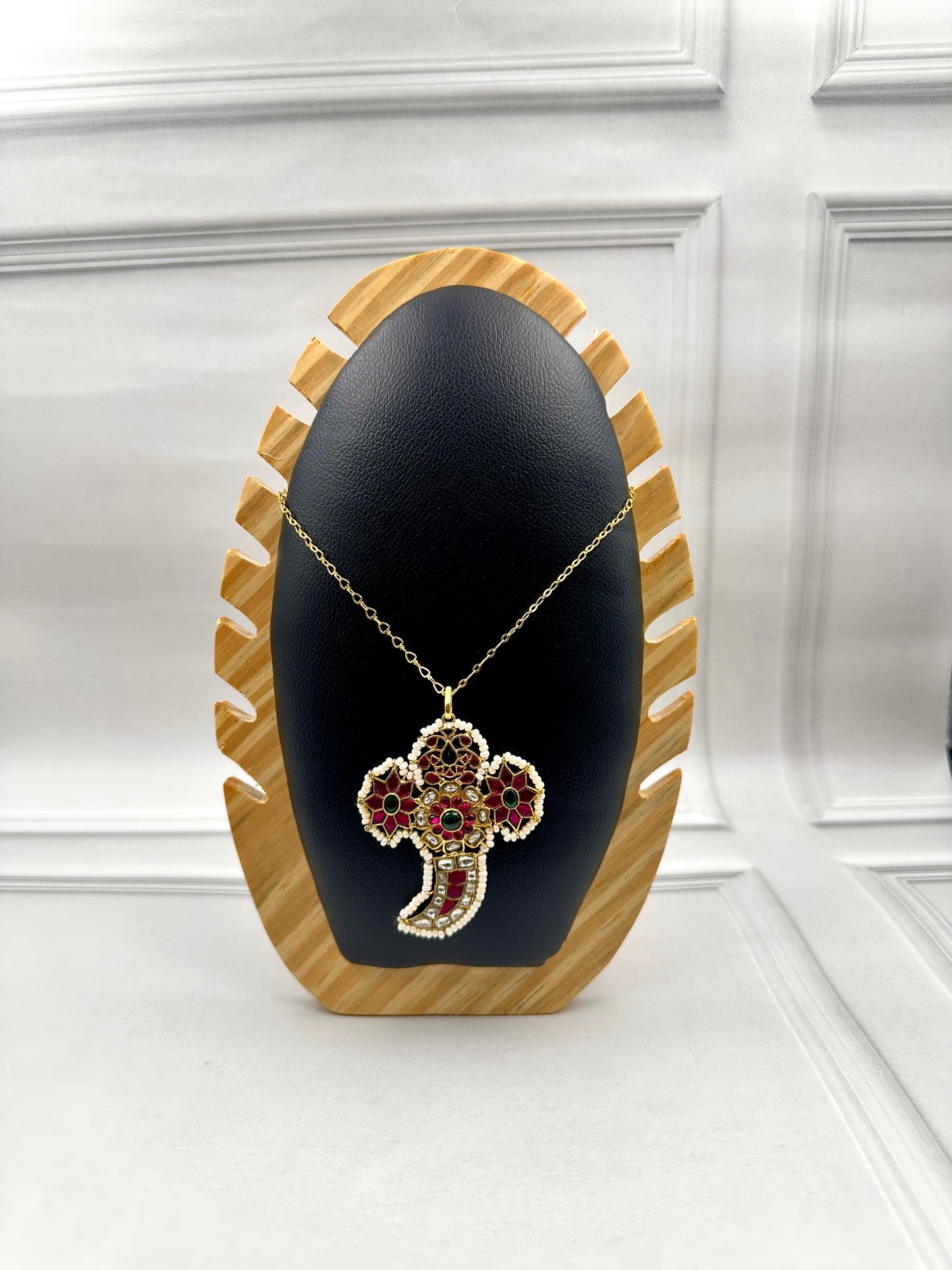 Multicolour Flower Kundan Pendant With Pearl Border