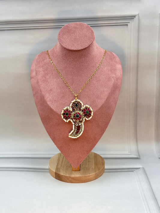 Multicolour Flower Kundan Pendant With Pearl Border